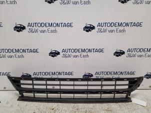 Used Bumper grille Volkswagen Polo VI (AW1) 1.0 MPi 12V Price € 42,35 Inclusive VAT offered by Autodemontage J&W van Esch