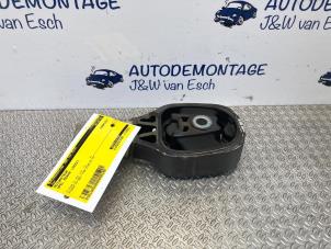 Używane Wspornik silnika Opel Mokka 1.2 Turbo 12V Cena € 36,30 Z VAT oferowane przez Autodemontage J&W van Esch