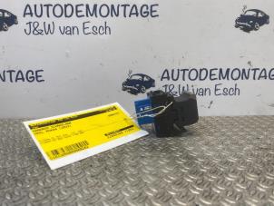 Gebrauchte Handbremse Schalter Opel Mokka 1.2 Turbo 12V Preis € 30,25 Mit Mehrwertsteuer angeboten von Autodemontage J&W van Esch