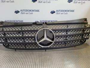 Used Grille Mercedes Vito (639.6) 2.2 109 CDI 16V Price € 36,30 Inclusive VAT offered by Autodemontage J&W van Esch