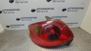 Used Taillight, left Peugeot 206 (2A/C/H/J/S) 1.1 XN,XR Price € 24,20 Inclusive VAT offered by Autodemontage J&W van Esch