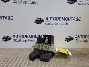 Używane Mechanizm zamka tylnej klapy Volkswagen Up! (121) 1.0 12V 60 Cena € 24,20 Z VAT oferowane przez Autodemontage J&W van Esch