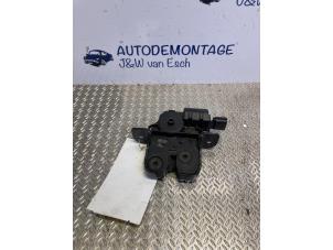 Used Tailgate lock mechanism Renault Megane III Grandtour (KZ) 1.5 dCi 110 Price € 24,20 Inclusive VAT offered by Autodemontage J&W van Esch
