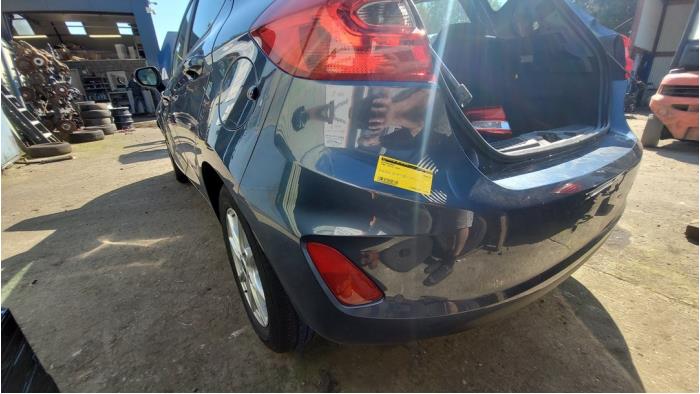 Parachoques trasero de un Ford Fiesta 7 1.0 EcoBoost 12V 100 2020