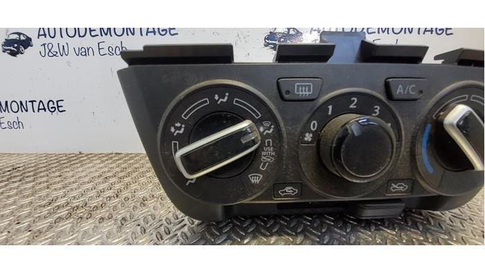 Heater control panel from a Suzuki Swift (ZC/ZD) 1.2 Dual Jet 16V 2019