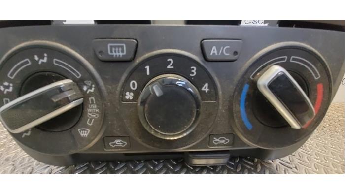 Heater control panel from a Suzuki Swift (ZC/ZD) 1.2 Dual Jet 16V 2019
