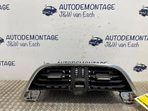 Usagé Grille aération tableau de bord Ford Fiesta 7 1.0 EcoBoost 12V 100 Prix € 30,25 Prix TTC proposé par Autodemontage J&W van Esch