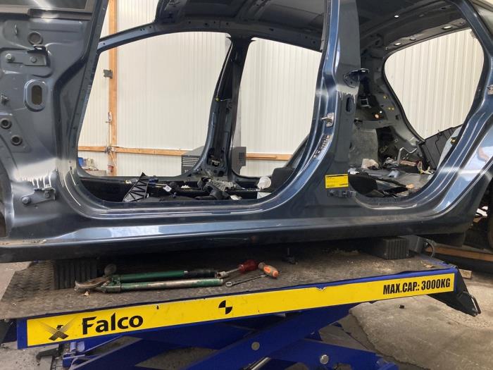 Umbral izquierda de un Ford Fiesta 7 1.0 EcoBoost 12V 100 2020