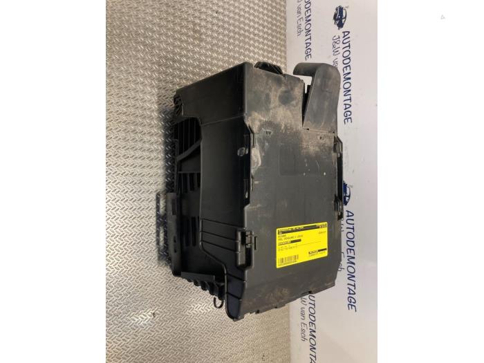 Begagnade Batterilåda Opel Crossland (X) 1.2 Turbo 12V Euro 6 Pris € 42,35 Inklusive moms erbjuds av Autodemontage J&W van Esch