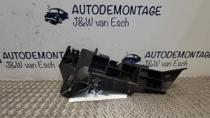 Używane Wspornik zderzaka prawy przód Opel Crossland/Crossland X 1.2 Turbo 12V Euro 6 Cena € 30,25 Z VAT oferowane przez Autodemontage J&W van Esch