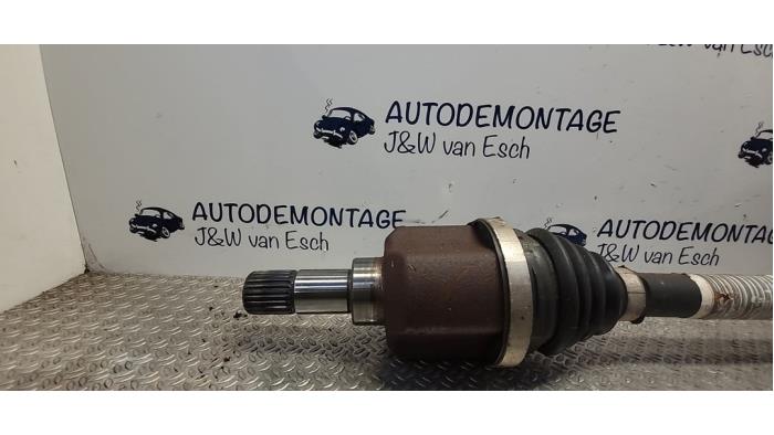 Front drive shaft, left from a Opel Crossland/Crossland X 1.2 Turbo 12V Euro 6 2019