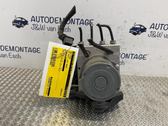 ABS pump from a Volkswagen Polo VI (AW1) 1.0 MPI 12V 2020