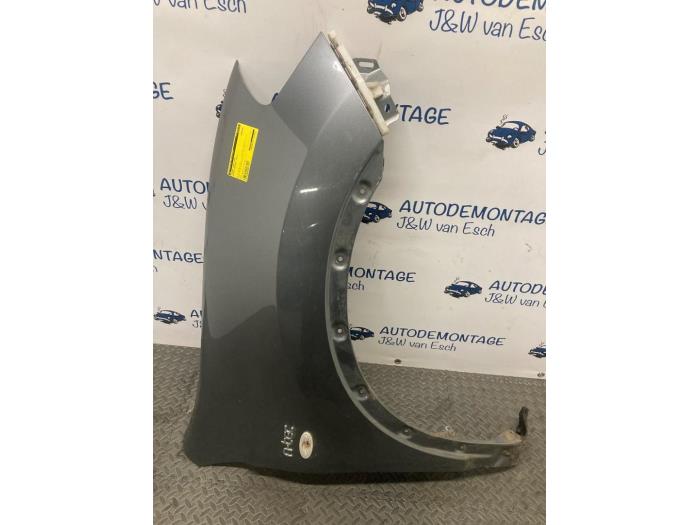 Front wing, left from a Nissan Qashqai (J10) 1.5 dCi 2011