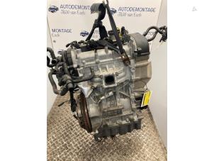 Engine from a Volkswagen Load Up! (121) 1.0 12V 2014
