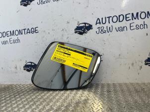 Używane Szyba lusterka lewego Renault Twingo III (AH) 0.9 Energy TCE 90 12V Cena € 24,20 Z VAT oferowane przez Autodemontage J&W van Esch
