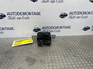 Used Tailgate lock mechanism Mercedes B (W246,242) 1.6 B-180 BlueEFFICIENCY Turbo 16V Price € 30,25 Inclusive VAT offered by Autodemontage J&W van Esch