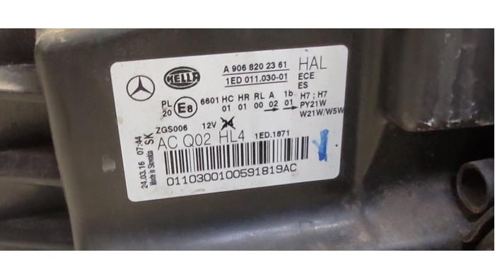 Faro izquierda de un Mercedes-Benz Sprinter 3,5t (906.73) 316 CDI 16V 4x4 2016