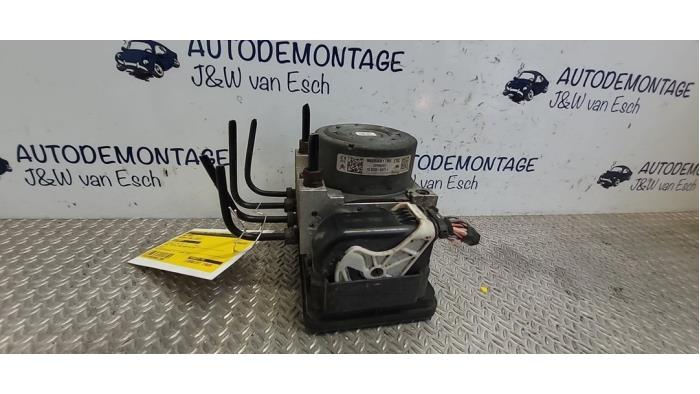 Usagé Pompe ABS Peugeot 208 I (CA/CC/CK/CL) 1.4 HDi Prix € 90,75 Prix TTC proposé par Autodemontage J&W van Esch