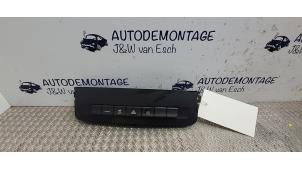 Usados Interruptor de luz de pánico Mercedes Vito (447.6) 2.0 116 CDI 16V Precio € 78,65 IVA incluido ofrecido por Autodemontage J&W van Esch