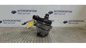 Used Water pump Mercedes Vito (447.6) 2.0 116 CDI 16V Price € 90,75 Inclusive VAT offered by Autodemontage J&W van Esch