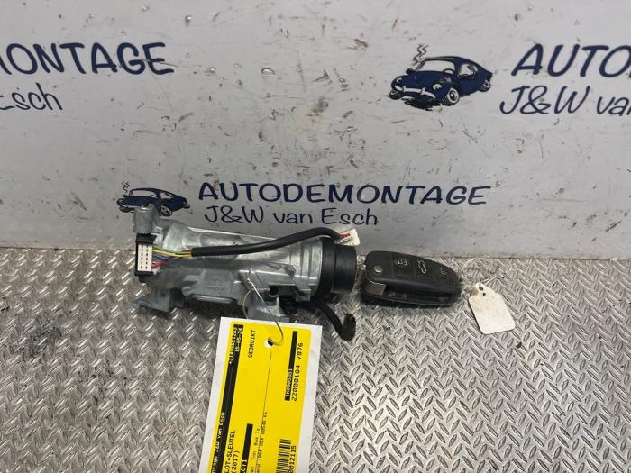 Używane Stacyjka + Kluczyk Audi A3 Limousine (8VS/8VM) 2.0 TDI 16V Cena € 42,35 Z VAT oferowane przez Autodemontage J&W van Esch