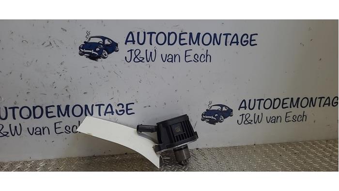 Begagnade Kamaxelsensor Volkswagen Golf VIII (CD1) 1.5 TSI 16V Pris € 15,13 Inklusive moms erbjuds av Autodemontage J&W van Esch