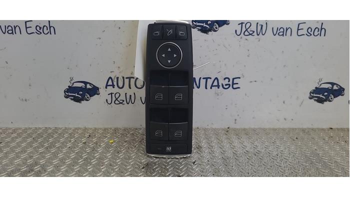 Usados Interruptor combinado de ventanillas Mercedes B (W246/W242) 1.6 B-180 BlueEFFICIENCY Turbo 16V Precio € 24,20 IVA incluido ofrecido por Autodemontage J&W van Esch