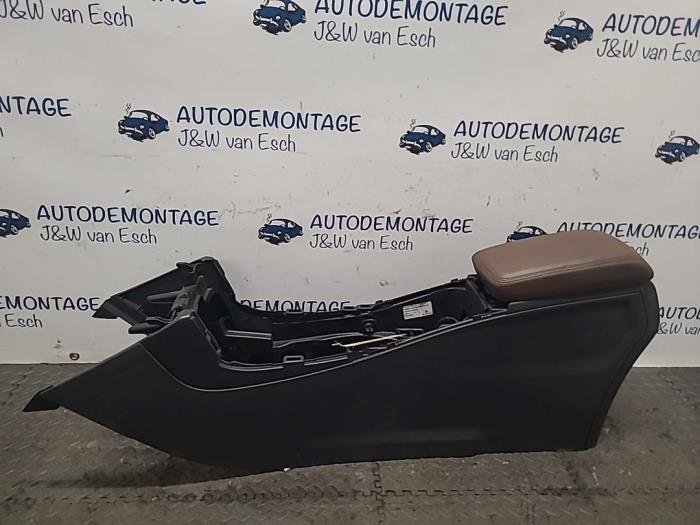 Begagnade Armstöd Mercedes B (W246/W242) 1.6 B-180 BlueEFFICIENCY Turbo 16V Pris € 90,75 Inklusive moms erbjuds av Autodemontage J&W van Esch