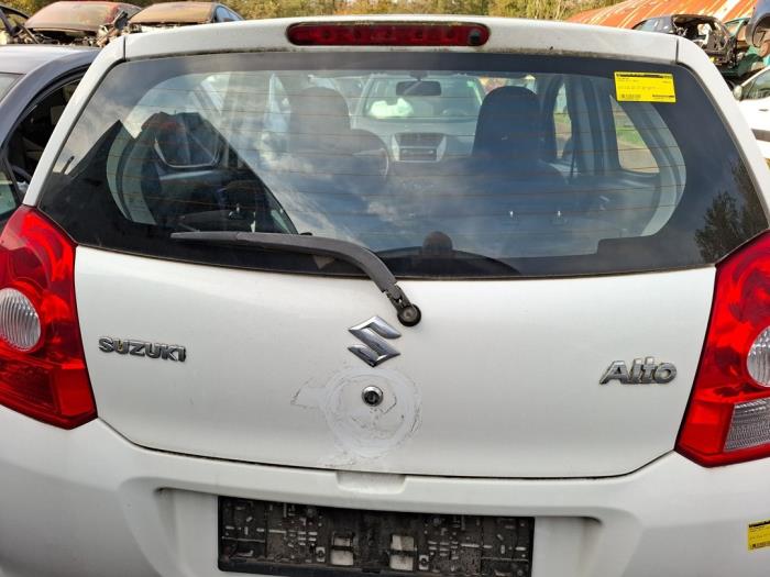 Begagnade Baklucka Suzuki Alto 1.0 12V Pris € 90,75 Inklusive moms erbjuds av Autodemontage J&W van Esch