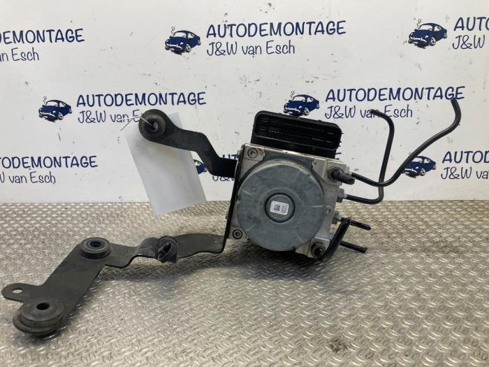 Używane Pompa ABS Ford Fiesta 7 1.0 EcoBoost 12V 100 Cena € 199,65 Z VAT oferowane przez Autodemontage J&W van Esch