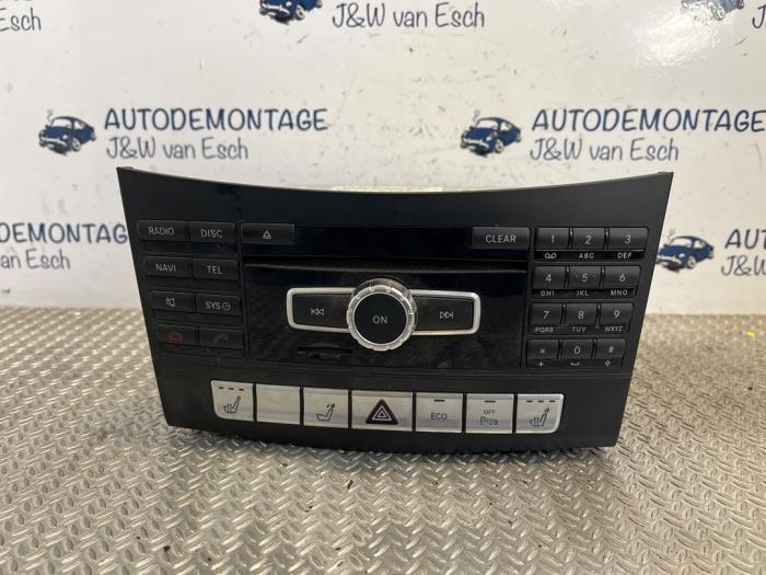 Begagnade Radio Mercedes E Estate (S212) E-220 CDI 16V BlueEfficiency Pris € 193,60 Inklusive moms erbjuds av Autodemontage J&W van Esch