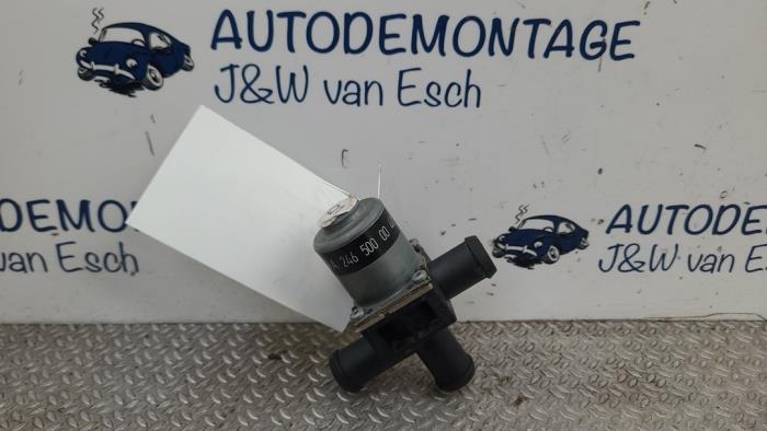 Usagé Pompe à eau Mercedes CLA Shooting Brake (118.6) 1.3 CLA-250 e Turbo 16V Prix € 121,00 Prix TTC proposé par Autodemontage J&W van Esch