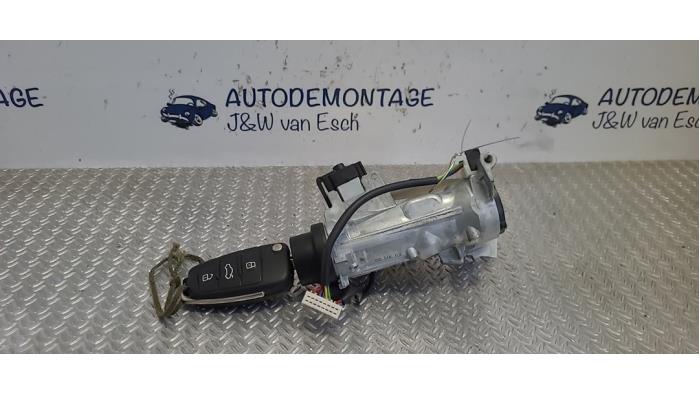 Używane Stacyjka + Kluczyk Audi A3 Sportback (8VA/8VF) 1.6 TDI Ultra 16V Cena € 42,35 Z VAT oferowane przez Autodemontage J&W van Esch