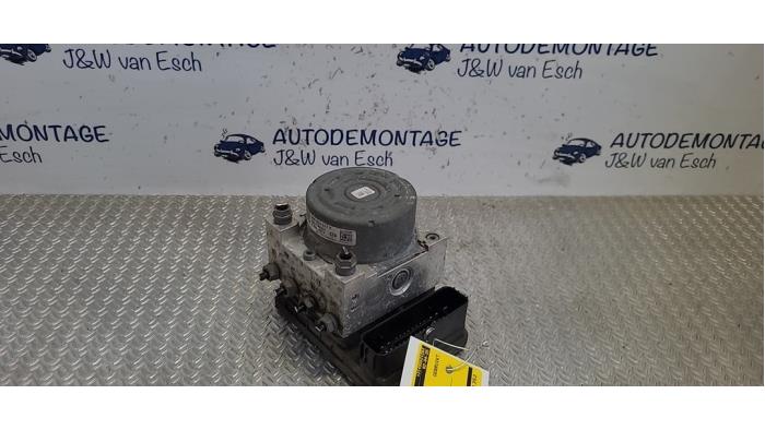 Używane Pompa ABS Audi A3 Sportback (8VA/8VF) 1.6 TDI Ultra 16V Cena € 121,00 Z VAT oferowane przez Autodemontage J&W van Esch