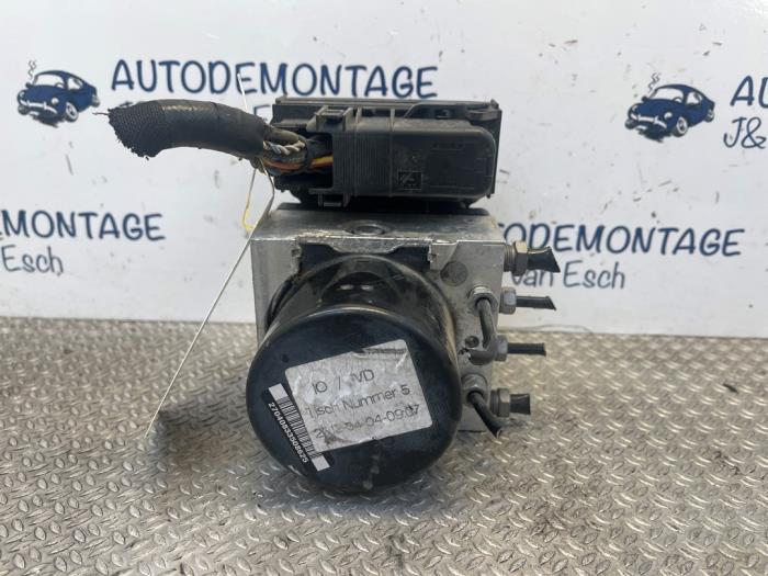 Usagé Bloc ABS Ford Focus 3 Wagon 1.6 Ti-VCT 16V 105 Prix € 84,70 Prix TTC proposé par Autodemontage J&W van Esch