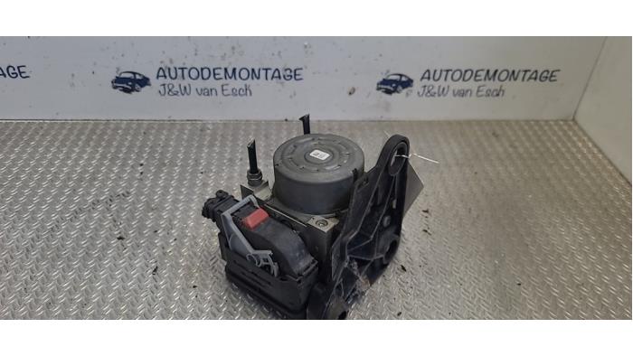 ABS-pump Volkswagen Golf VII Variant (AUVV), 2013 / 2021 1.6 TDI 16V, Kombi, Diesel, 1.598cc, 77kW (105pk), FWD, CLHA, 2013-05 / 2017-03 (Begagnad)