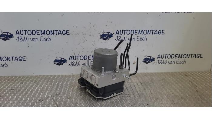 Begagnade ABS-pump Peugeot 208 II (UB/UH/UP) e-208 50 kWh Pris € 242,00 Inklusive moms erbjuds av Autodemontage J&W van Esch