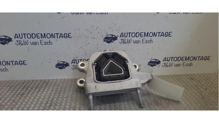 Used Engine mount Peugeot 208 II (UB/UH/UP) e-208 50 kWh Price € 54,45 Inclusive VAT offered by Autodemontage J&W van Esch