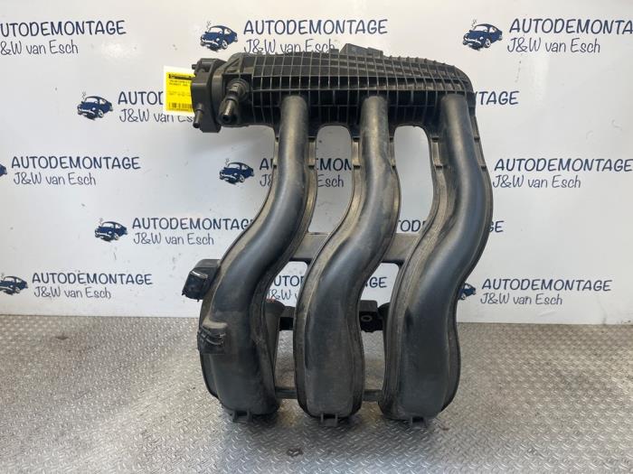 Używane Kolektor dolotowy Peugeot 208 I (CA/CC/CK/CL) 1.2 Vti 12V PureTech 82 Cena € 121,00 Z VAT oferowane przez Autodemontage J&W van Esch
