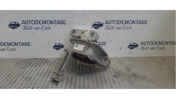 Used Engine mount Volkswagen Taigo 1.0 TSI 115 12V Price € 90,75 Inclusive VAT offered by Autodemontage J&W van Esch