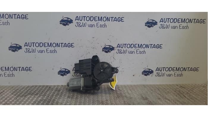 Usados Motor de ventanilla de puerta Volkswagen Taigo 1.0 TSI 115 12V Precio € 60,50 IVA incluido ofrecido por Autodemontage J&W van Esch