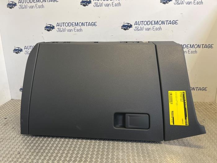 Begagnade Handskfack Volkswagen Taigo 1.0 TSI 115 12V Pris € 54,45 Inklusive moms erbjuds av Autodemontage J&W van Esch