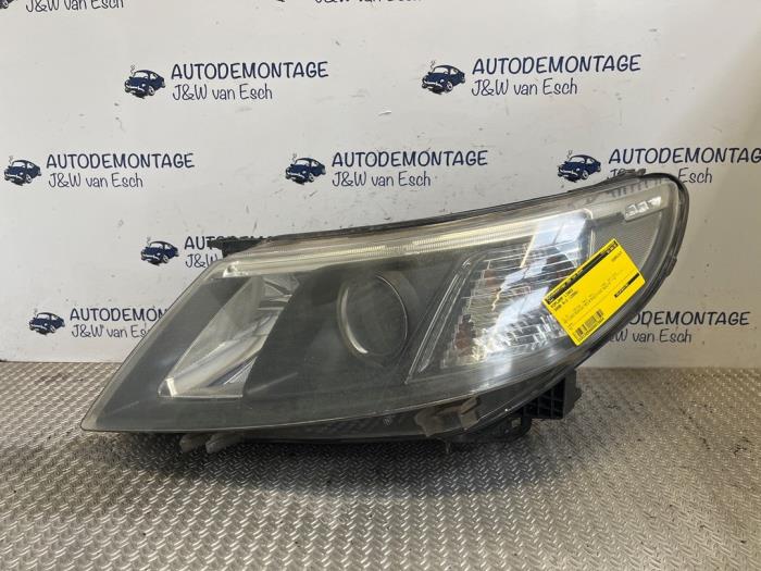 Używane Reflektor lewy Saab 9-3 Sport Estate (YS3F) 1.8i 16V Cena € 114,95 Z VAT oferowane przez Autodemontage J&W van Esch