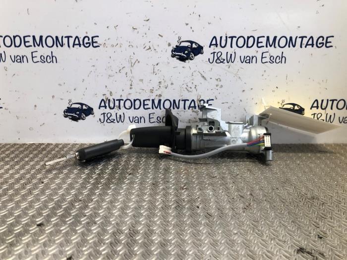 Używane Stacyjka + Kluczyk Seat Leon (5FB) 1.0 TSI 12V Cena € 48,40 Z VAT oferowane przez Autodemontage J&W van Esch