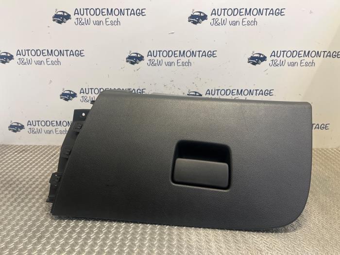 Begagnade Handskfack Opel Astra K 1.4 Turbo 16V Pris € 39,33 Inklusive moms erbjuds av Autodemontage J&W van Esch