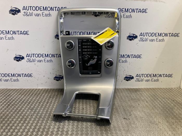 Używane Panel climatronic Volvo S60 II (FS) 2.0 D2 16V Cena € 121,00 Z VAT oferowane przez Autodemontage J&W van Esch
