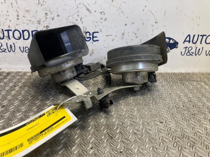 Używane Klakson Ford Fiesta 6 (JA8) 1.0 EcoBoost 12V 100 Cena € 12,10 Z VAT oferowane przez Autodemontage J&W van Esch