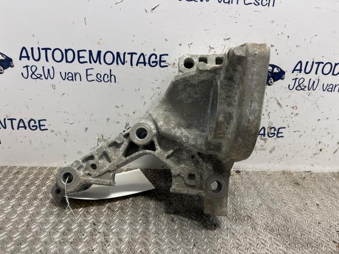 Usagé Support moteur Mercedes A (177.0) 1.3 A-160 Turbo 16V Prix € 48,40 Prix TTC proposé par Autodemontage J&W van Esch