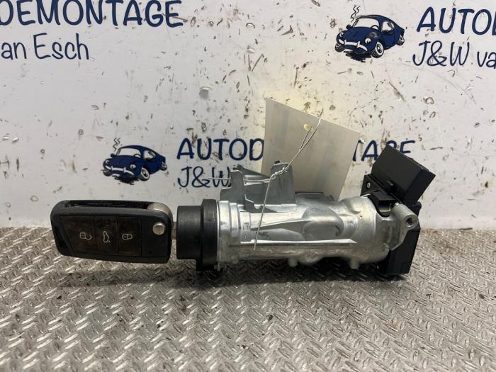 Używane Stacyjka + Kluczyk Seat Ibiza V (KJB) 1.0 TSI 12V Cena € 36,30 Z VAT oferowane przez Autodemontage J&W van Esch