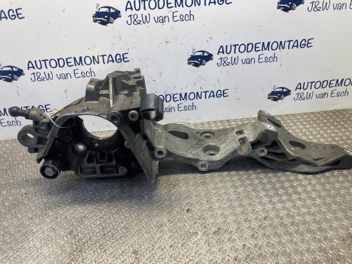 Gebrauchte Dynamostütze oben Volkswagen Polo VI (AW1) 1.6 TDI 16V 95 Preis € 48,40 Mit Mehrwertsteuer angeboten von Autodemontage J&W van Esch